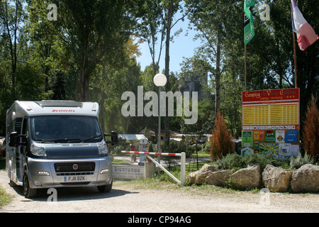 Camper uscire un campeggio nella regione di Bordeaux Foto Stock