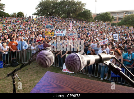 Aprile 26th, 2012: presidenziale repubblicano speranzoso Ron Paul parla al LBJ Library dell'Università del Texas ad Austin campus Foto Stock