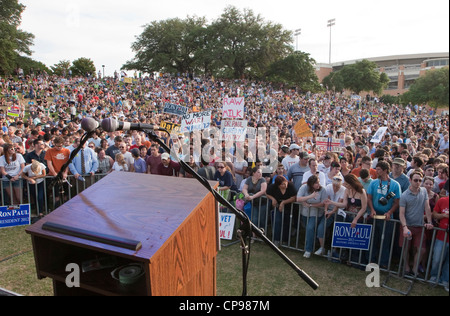 Aprile 26th, 2012: presidenziale repubblicano speranzoso Ron Paul parla al LBJ Library dell'Università del Texas ad Austin campus Foto Stock