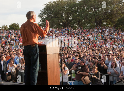 Aprile 26th, 2012: presidenziale repubblicano speranzoso Ron Paul parla al LBJ Library dell'Università del Texas ad Austin campus Foto Stock