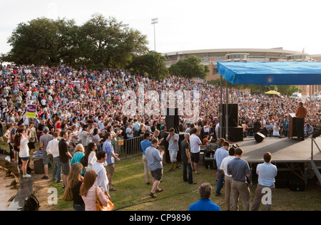 Aprile 26th, 2012: presidenziale repubblicano speranzoso Ron Paul parla al LBJ Library dell'Università del Texas ad Austin campus Foto Stock