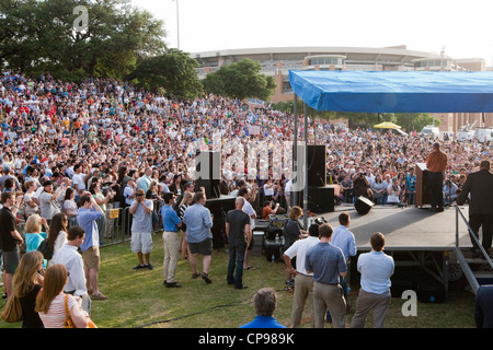 Aprile 26th, 2012: presidenziale repubblicano speranzoso Ron Paul parla al LBJ Library dell'Università del Texas ad Austin campus Foto Stock