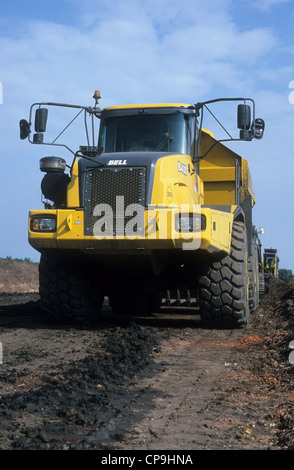 Un sudafricano "Bell Dumper B4OD' operanti in una distesa di terreno su una costruzione-sito per la riqualificazione di terra. Foto Stock