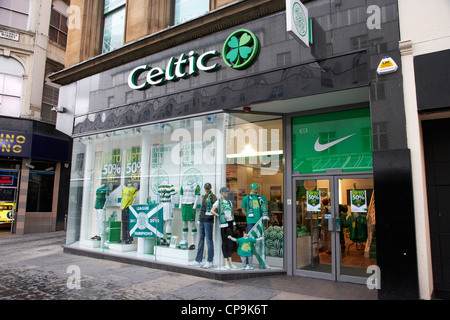 Celtic fc il negozio di souvenir in Argyle Street Glasgow Scotland Regno Unito Foto Stock