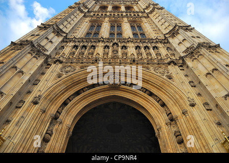 Guardando il dettagli degli esterni del sovrano è entrata a Victoria Torre del Palazzo di Westminster, hourses del parlamento del Regno Unito. Foto Stock