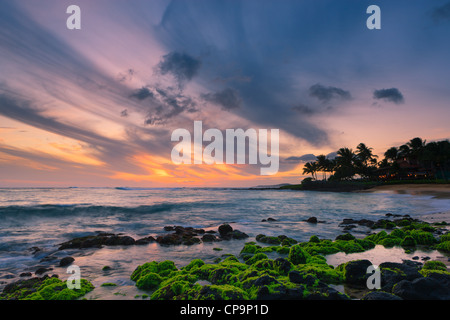 Tramonto al famoso Poipu Beach, Kauai, Hawaii Foto Stock