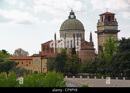 Vista della chiesa di San Giorgio, a Verona Italia Foto Stock