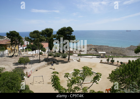 Spagna. La Catalogna. Tarragona. Giardini del miracolo Park e gli stand dell'anfiteatro romano. Foto Stock