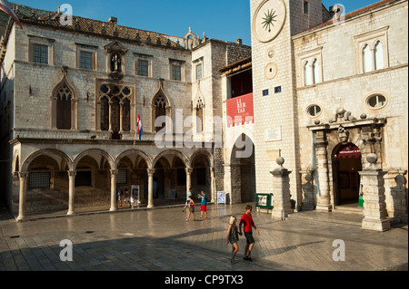 Strada principale Stadrun, Palazzo Sponza in Piazza Luza, la Città Vecchia di Dubrovnik. La Croazia. Foto Stock