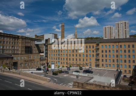 D Mill & Bowling Mill, Dean Clough complessa, Halifax, West Yorkshire Foto Stock