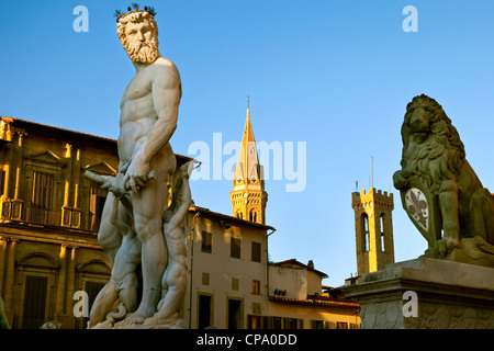 Statua del Nettuno in Piazza della Signoria a Firenze Toscana Italia Foto Stock