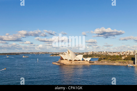 Sydney Opera House e Harbour, nel bellissimo tardo pomeriggio luce, dal Ponte del Porto di Sydney. Foto Stock