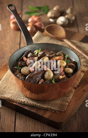 Bourguignon di manzo Carni bovine francesi e vino rosso stufato di carne Foto Stock