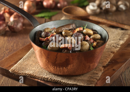 Bourguignon di manzo Carni bovine francesi e vino rosso stufato di carne Foto Stock