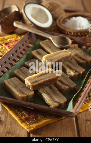 Bebinca tradizionale dessert a strati di Goa in India Foto Stock