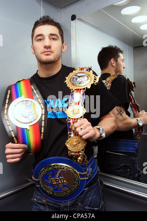 Nathan sapientemente (sopportato il 17 febbraio 1987) è un Welsh boxer professionale e la corrente WBO Pesi Mediomassimi campione del mondo. Foto Stock