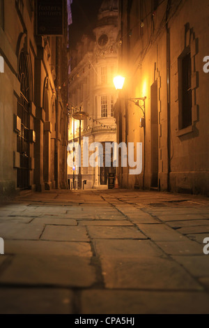 La parte storica di Bristol vicino a St Nicholas Market di notte Foto Stock