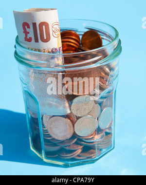 Risparmi in un vasetto di marmellata Foto Stock