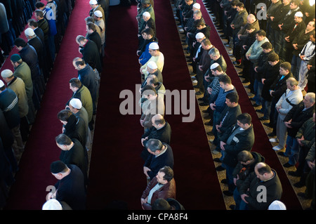 La preghiera del Venerdì nella moschea Ditib-Merkez, Duisburg, Germania Foto Stock