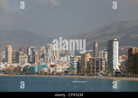 Skyline di l'hotel e la spiaggia di Benidorm Spagna Foto Stock