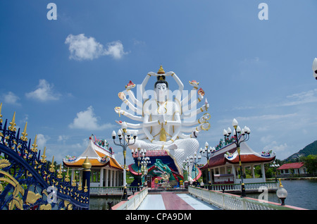 Thailandia, Ko Samui (aka Koh samui). wat Plai Laem. gaint statua di Kwan Yin (aka guanjin o della Dea della Misericordia). Foto Stock