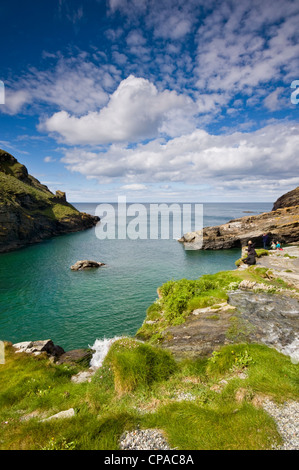 Il Cornish costa al Tintagel in Cornovaglia, England, Regno Unito Foto Stock