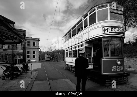 Leeds 399 Tram presso il National tramvia Village Museum, Crich, Derbyshire, Regno Unito Foto Stock