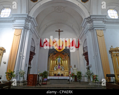 Guatemala Antigua all'interno di Nuestra Señora de la Merced Chiesa Antigua, sito Unesco Foto Stock