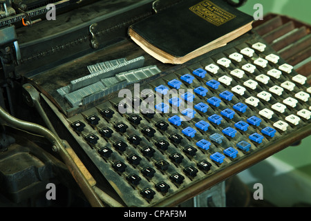 La tastiera di un vecchio Linotype macchina Foto Stock