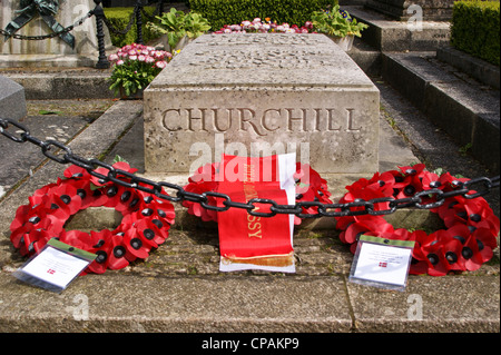 Tomba di Sir Winston Leonard Spencer Churchill e Lady Clementine Churchill, Bladon, Oxfordshire Foto Stock