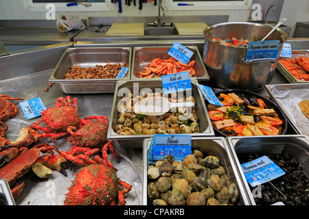 Preparate i crostacei al mercato di Honfleur, Francia. Foto Stock