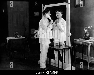 Sette anni di sfortuna (1921) Max Linder Max Linder (DIR) 002 COLLEZIONE MOVIESTORE LTD Foto Stock