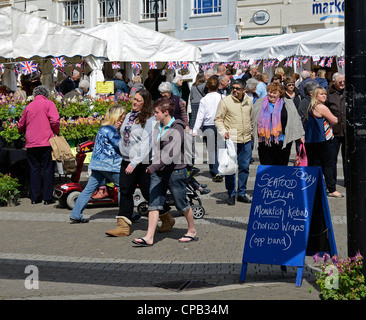 Una intensa giornata di mercato in Truro, Cornwall, Regno Unito Foto Stock