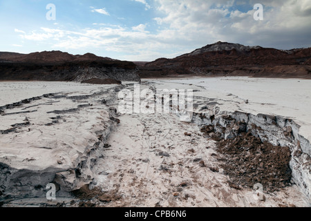 Il fiume di sale bianco, vicino a Valle della Luna, San Pedro de Atacama, Cile Foto Stock