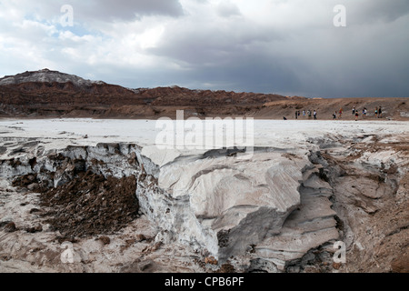 Distesa di sale vicino a Valle della Luna, San Pedro de Atacama, Cile Foto Stock