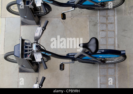 Boris bikes, London cycle regime di noleggio, blu barclays biciclette Foto Stock