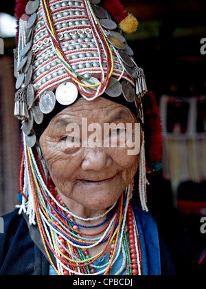 Akha Hill tribù anziana della Thailandia del Nord. Provincia di Chiang mai. Rural Thailand People S.E. Asia. Tribù Hill Foto Stock