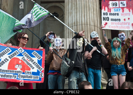 Occupare, Londra uk. anti capitalismo di dimostrazione nel quartiere finanziario, parte di una giornata di azione globale. Foto Stock