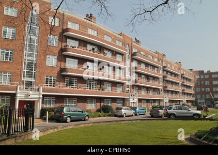 Vista generale di alcuni degli appartamenti di baroni tenere, Gliddon Road, Fulham, Londra, Regno Unito. Foto Stock