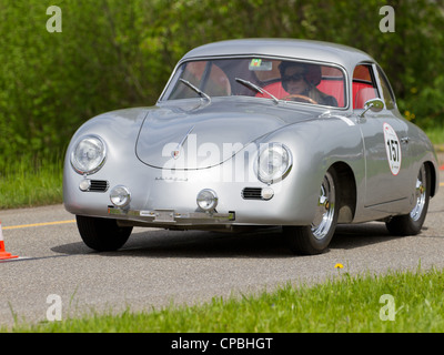 Gara Vintage touring car Porsche 356 PRE-A dal 1954 al Grand Prix in Mutschellen, SUI on April 29, 2012 Foto Stock