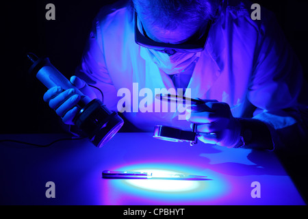 La polizia. Ufficio statale di indagini penali. Scena del Crimine indagini. La criminalità lab. Indagine tecnica delle prove . Foto Stock