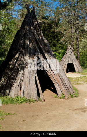 Miwok nativa indiana di corteccia di legno tepee presso la Marshall scoperta oro State Historic Park in Coloma California Foto Stock