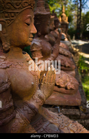 Thepha tempio thailandese statue, Wat Phalad Chiangmai Foto Stock