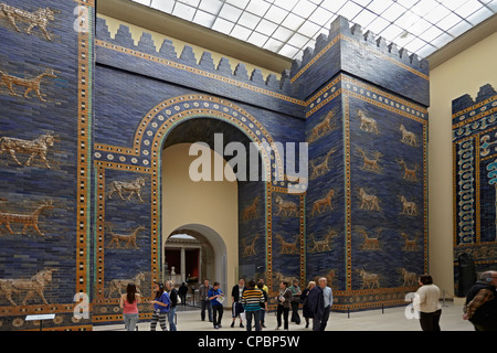 Berlino Pergamon museum e il Ishtar Gate da Babilonia sull isola dei musei Foto Stock