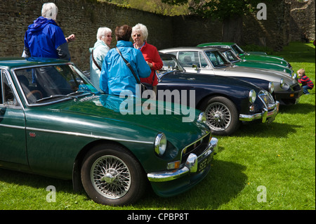 MG Owners Club display a marche Trasporti Festival esposizione di vintage e classic cars in mostra a molla di Ludlow Food Festival Foto Stock