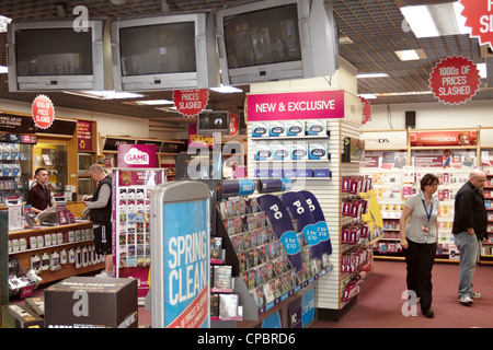 Vista generale di una succursale del gioco in Aylesbury dopo il gruppo chiamato in amministratori Foto Stock