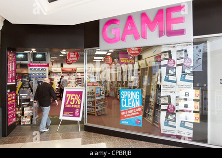 Vista generale di una succursale del gioco in Aylesbury dopo il gruppo chiamato in amministratori Foto Stock