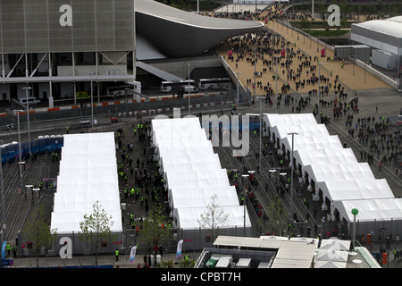 La sicurezza TENDE A GIOCHI OLIMPICI STADIUM Londra 2012 Foto Stock