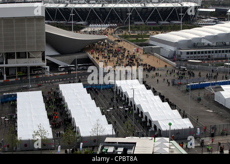 La sicurezza TENDE A GIOCHI OLIMPICI STADIUM Londra 2012 Foto Stock