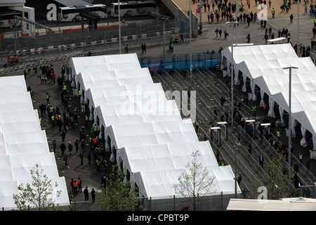 La sicurezza TENDE A GIOCHI OLIMPICI STADIUM Londra 2012 Foto Stock